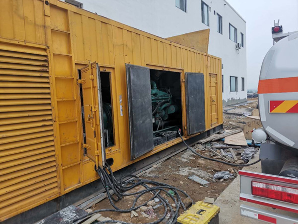 回民如何在发电机出租合同中约定设备的维修和保养责任?