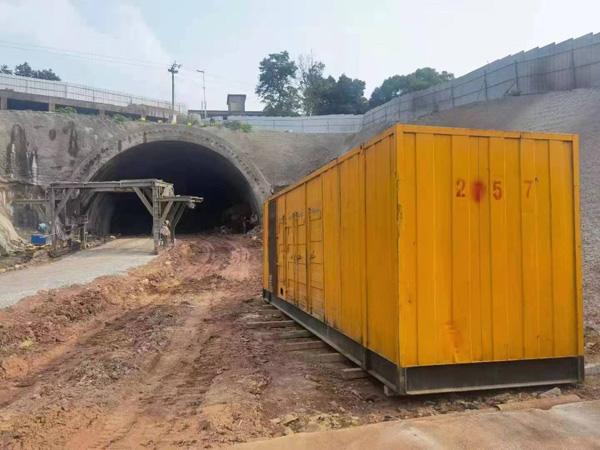 回民发电机出租自启装置的工作原理是什么?