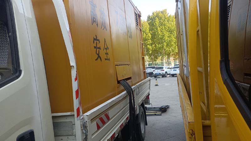 回民如何判断柴油发电机组和UPS电源的切换时间是否符合要求？