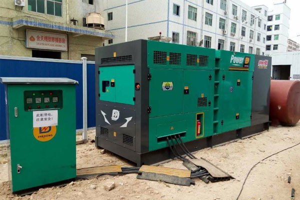 回民为什么夏季要重点检查发电机组的燃油系统密封性？