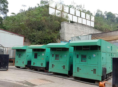 回民先进的应急发电机系统中智能监测和控制系统如何确保电压稳定？