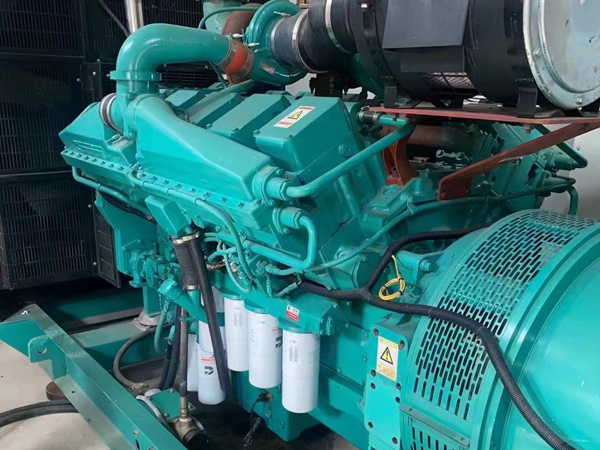 回民更换100kW柴油发电机组机油时，需要注意哪些事项？