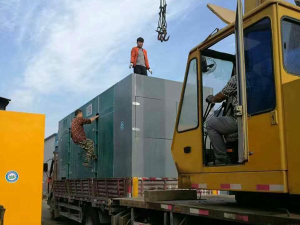 回民如何判断水冷式机油散热器密封件是否需要更换？